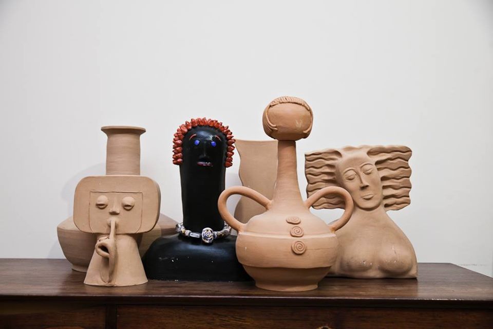 Workshop gratuito di ceramica: alcune statuette decorate a mano